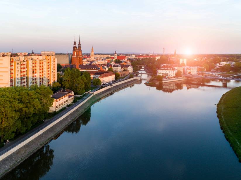 Widok na lokalizację hotelu znajdującego się nieopodal opolskiego rynku.