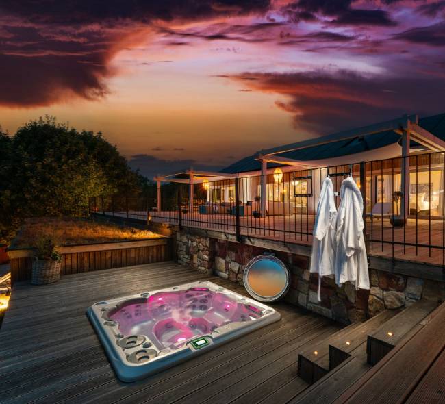 JACUZZI Z PODGRZEWANĄ WODĄ