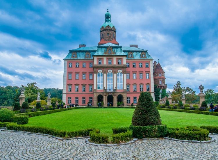 ЗАМОК КСЁНЖ