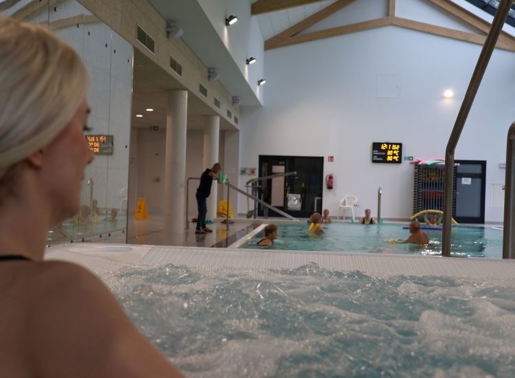 ĆWICZENIA W BASENIE