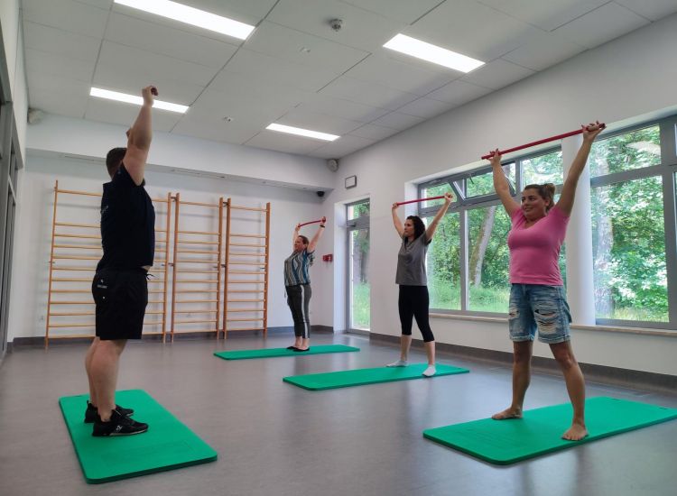 GIMNASTYKA ZBIOROWA / INDYWIDUALNA