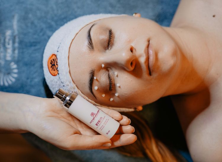 Królewski rytuał na twarz