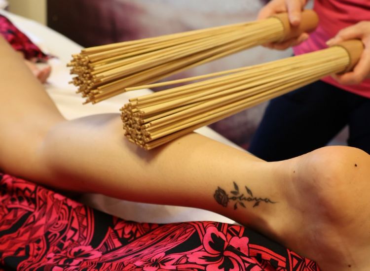 Masaż bambusami i miotłami 